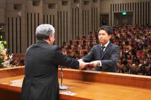 卒業証書・学位記授与式の様子