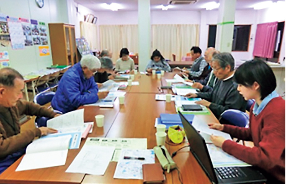 地域住民との防災マップの作成風景