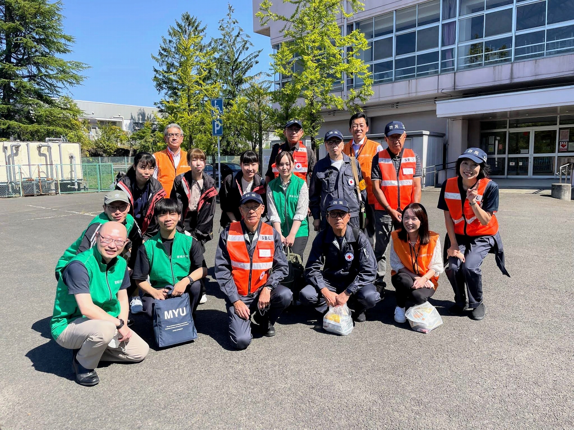 地域住民のみなさんと一緒に防災訓練に参加